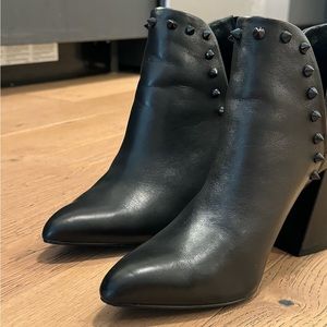 Steve Madden black booties size 8